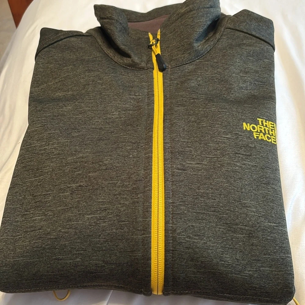 The North Face Men’s Full Zip Jacket front and back emblem or Women’s too!!!